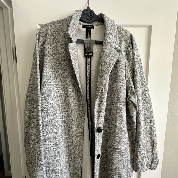 NWT Torrid plus size long line grey white blazer size 3 - Picture 2 of 8